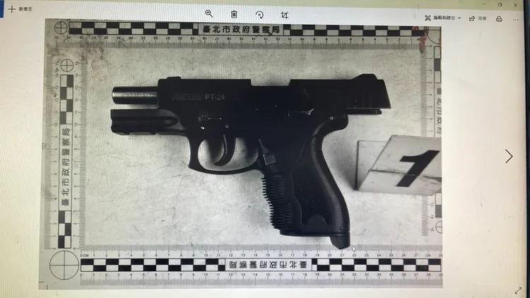 警方查扣的改造手槍。翻攝畫面