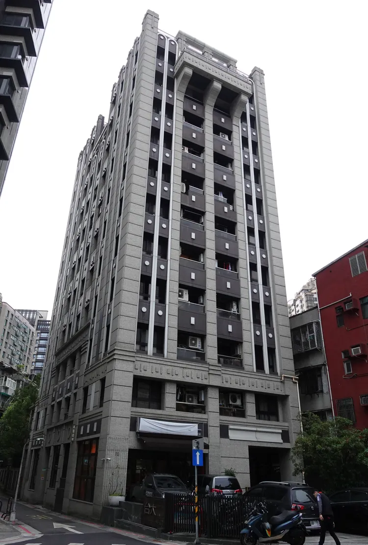 戴愛玲回到位於中正區的豪宅。特勤中心攝