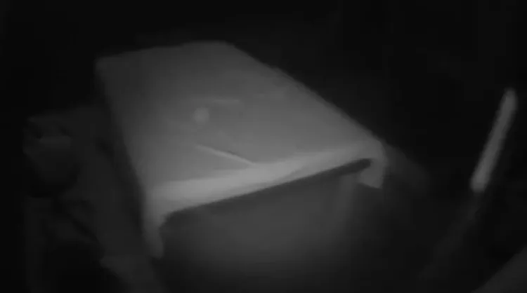 店內包廂設有床鋪，讓男客與女服務生能盡情辦事。讀者提供