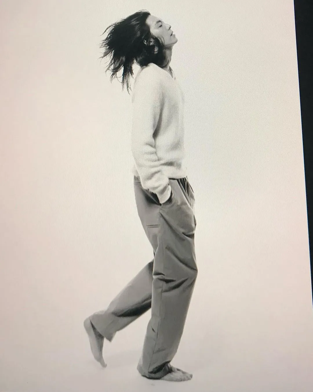 金宇彬在镜头前以眼神勾引强烈魅力感,把粉丝电晕。翻摄____kimwoobin IG