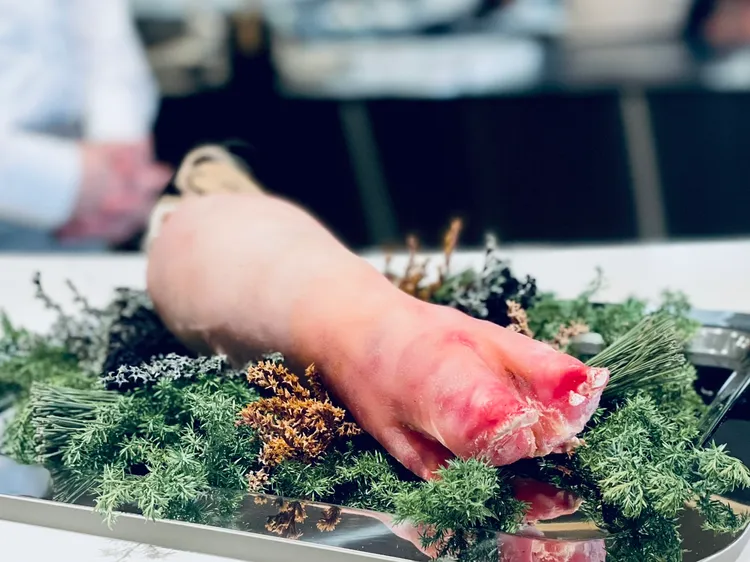 義式豬蹄香腸是傳統義式料理，傳統義大利人會用這種香腸搭配扁豆，有發大財的寓意。曾仲葳攝