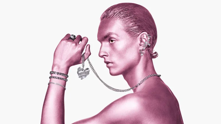 SWAROVSKI所推出的情人節系列單品，多以具象徵意義的心形設計貫串。品牌提供