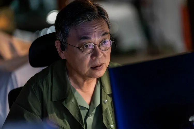 「彩虹運輸」負責人金義聖不想員工受牽連，第2季辭退所有人，身兼數職上網找資料。friDay影音提供