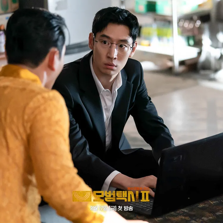 李帝勳第2季前進越南，拯救被騙到當地工作的年輕人，頗有「柬埔寨詐騙」的既視感。翻攝SBS