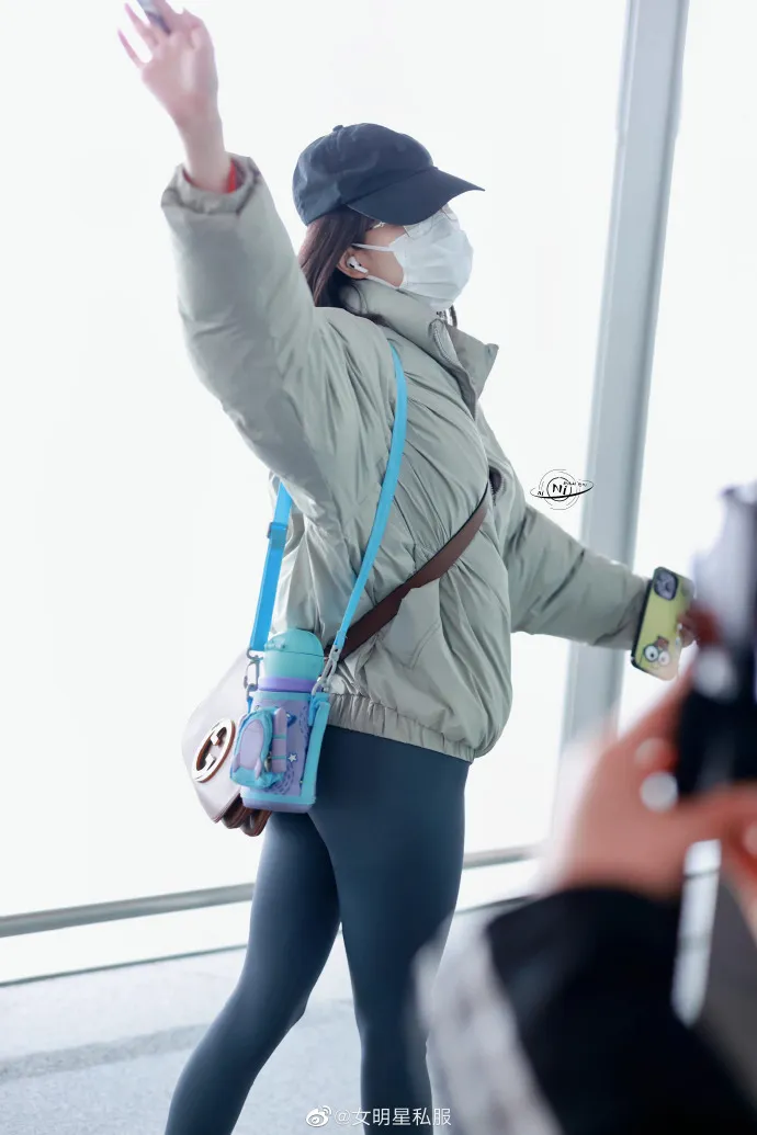 倪妮穿上瑜珈褲，美臀曲線若隱若現。翻攝女明星私服微博