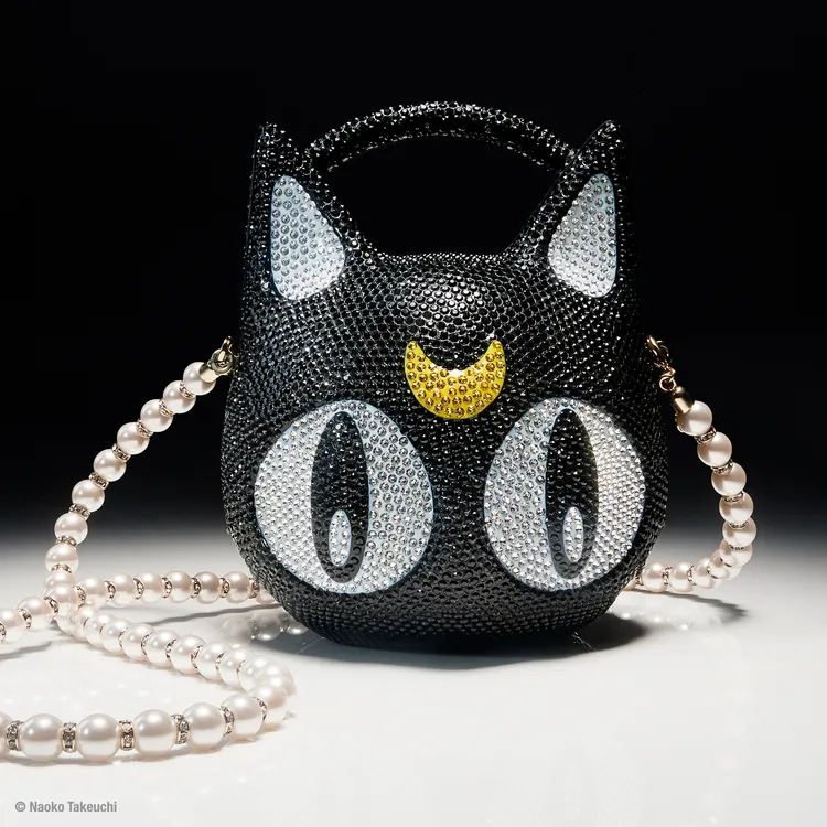 Crystal Luna Minaudiere Clutch水晶露娜貓手拿包，約20萬元。品牌提供