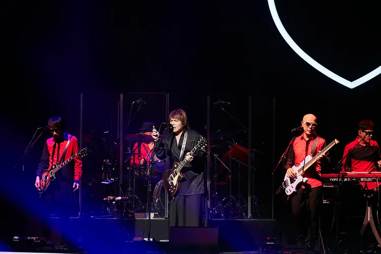 伍佰在自編自導歌劇分飾三角。太空彈劇團提供