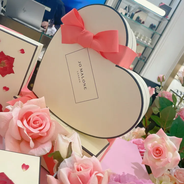 情人節緞帶禮盒包裝。張家玲攝
