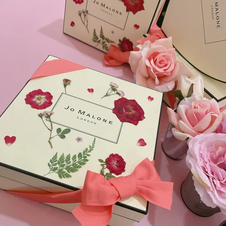 情人節限量壓花禮盒包裝。張家玲攝