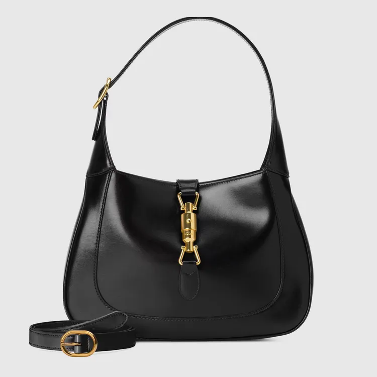 GUCCI Jackie 1961黑色皮革小型肩背包，9萬6700元。品牌提供