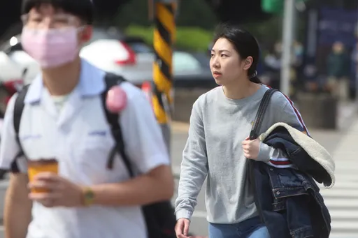 3縣市大雨特報！今北台灣高溫22°C　氣象局曝228連假降雨熱區