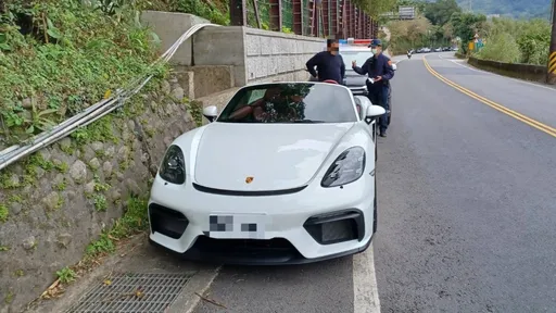 車牌竟是購物網站買的! 男駕506萬保時捷北宜耍帥被逮回警局