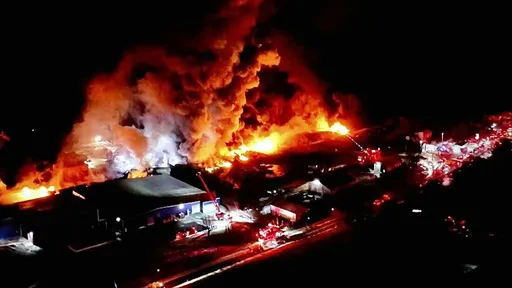 美國火車出軌炸出恐怖大火 1英里內居民緊急疏散