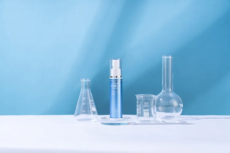 黃金藍銅玻尿酸保濕乳液，售價1050元。業者提供