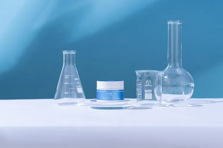 黃金藍銅玻尿酸保濕霜，售價1680元。業者提供