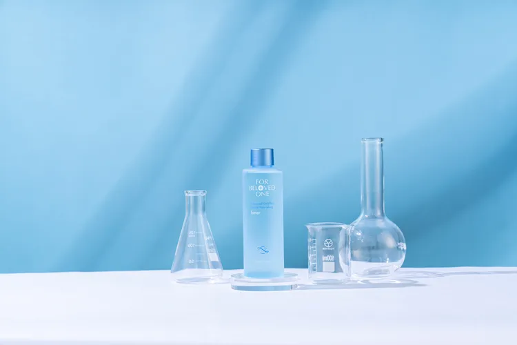 黃金藍銅玻尿酸保濕化妝水，售價1100元。業者提供