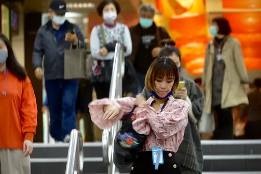 學生再忍一下！3/6起開放校園室內不戴罩　僅這「4場域」仍應戴