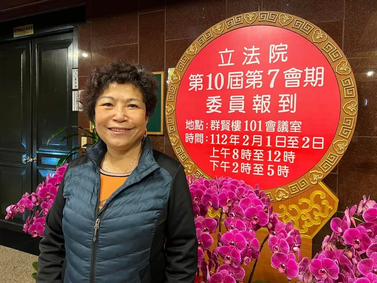 立院新會期1日報到，游毓蘭頂著12度的低溫，6時20分就抵達立法院群賢樓會議室外。資料照片