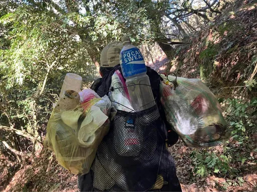 山林在哭泣!八通關「牛奶、沐浴乳扔一地」 他扛滿肩嘆:揹不動了