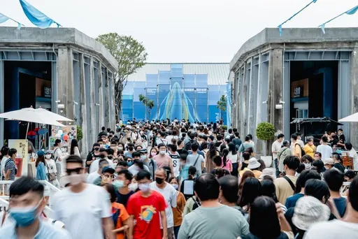 為何換護照人潮炸裂?恐與這連假有關 請假2天可休9天出國玩!