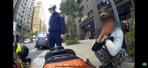 北大偷车换自家车牌爽骑上路　惯窃蹲街边「太可疑」又栽了