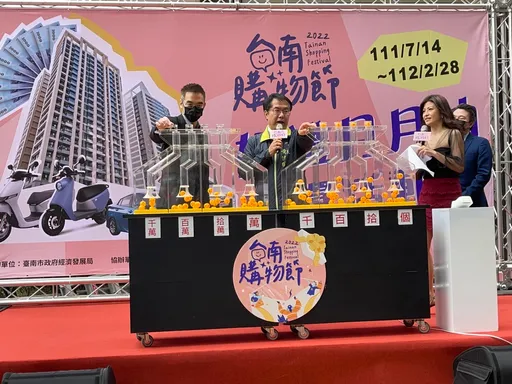 好羡慕!买蛋黄酥抱回汽车大奖 台南购物节下一波送「轻豪宅」