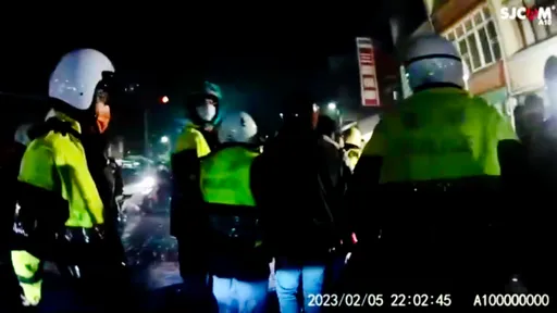 鹽水蜂炮震撼登場66人炸傷 火氣也不小!炮城前上演大亂鬥