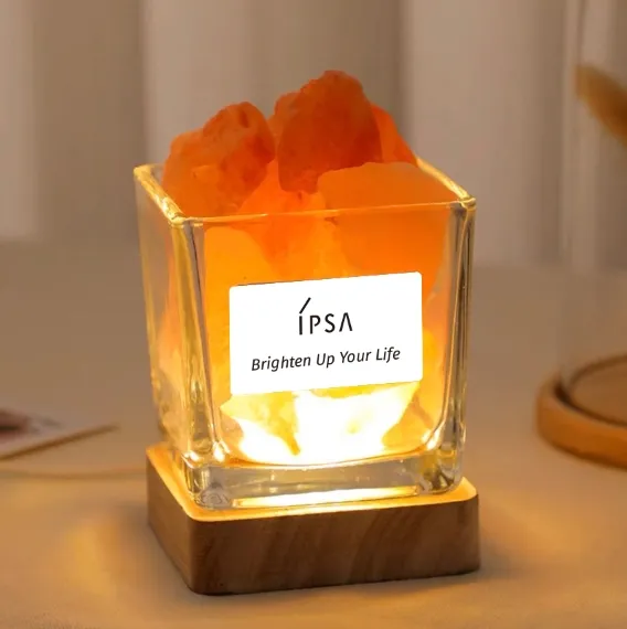 於線上通路入手新品，會贈送不含精油的IPSA限定追光晶石薰香燈。品牌提供