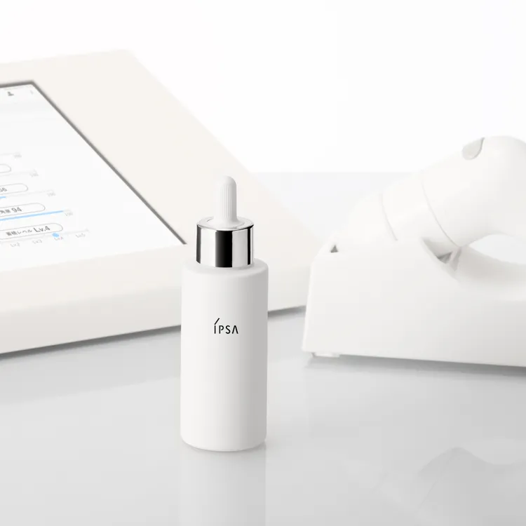 IPSA推出暱稱為「追光瓶」的追光淨亮精華。品牌提供