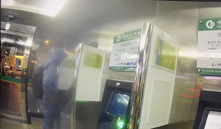 楊姓孫子以五鬼搬運方式，分30次盜領阿嬤戶頭的112萬元。圖中人與本新聞事件無關。資料畫面