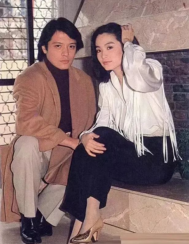 劉文正（左）感情世界成謎。翻攝微博