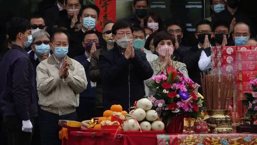 鴻海新春開工團拜 董座劉揚偉:下半年景氣有機會反轉