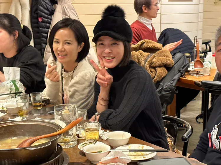 陳仙梅（左）和蘇晏霈發現被拍了！蔡依庭攝