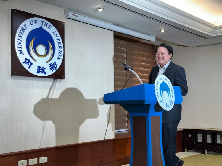 林右昌親上火線解釋四接爭議，強調內政部沒有駁回公投。潘袁詩羽攝