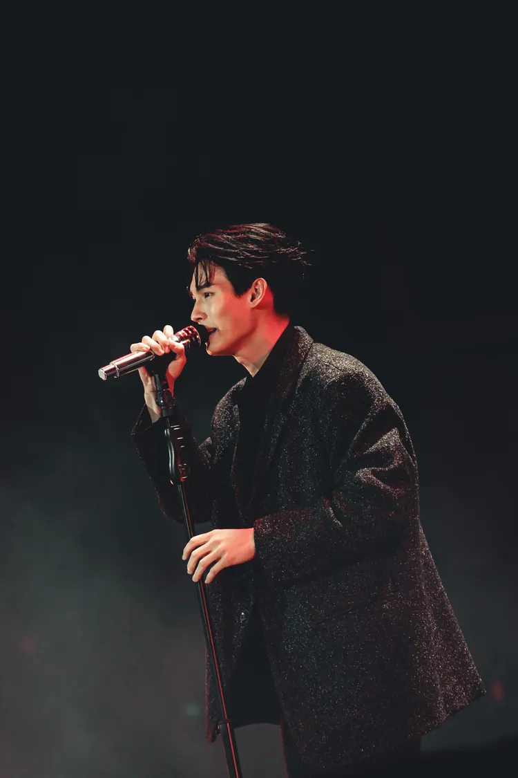 WIN不忘用中文與5、6樓粉絲互動，還唱情歌。IME提供