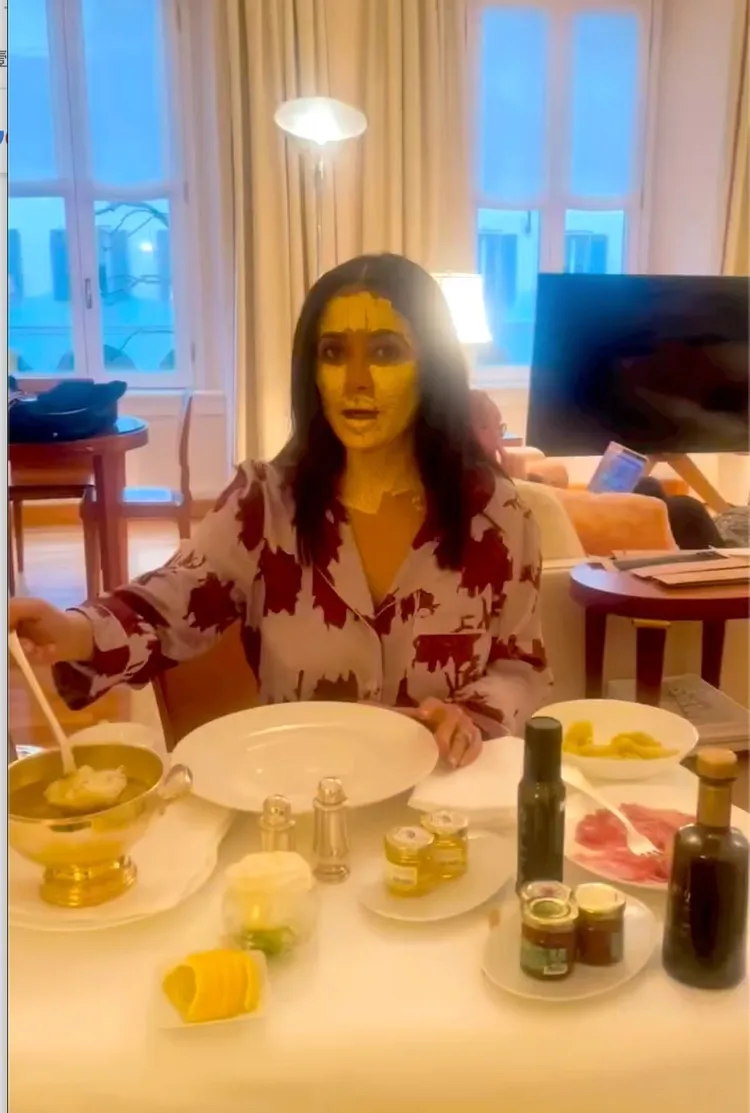 莎瑪海耶克認為「美麗很重要，但吃更為首要」。翻攝salmahayek IG