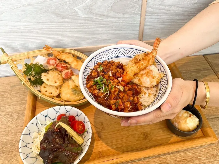 日本中華料理名物第一名的「麻婆豆腐丼」也是Any配五大主食天丼的熱推選擇。業者提供