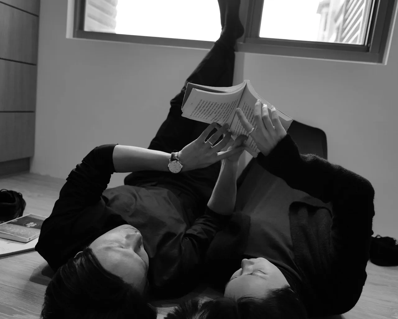 伯爵摯友姚淳耀與太太。品牌提供