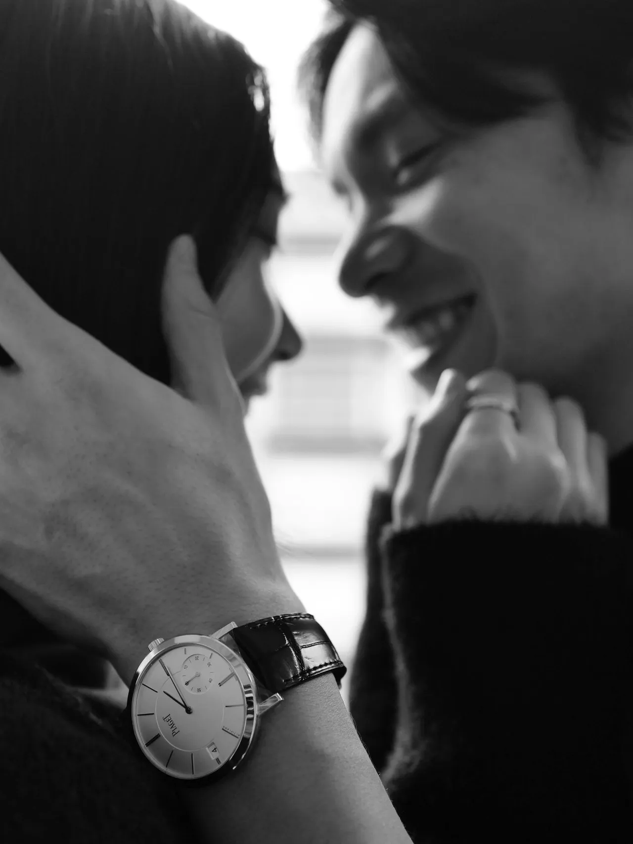 范少勳透過自己的相機，拍攝姚淳耀（右）與太太的甜蜜畫面，向兄長般的好友獻上誠摯的祝福。品牌提供