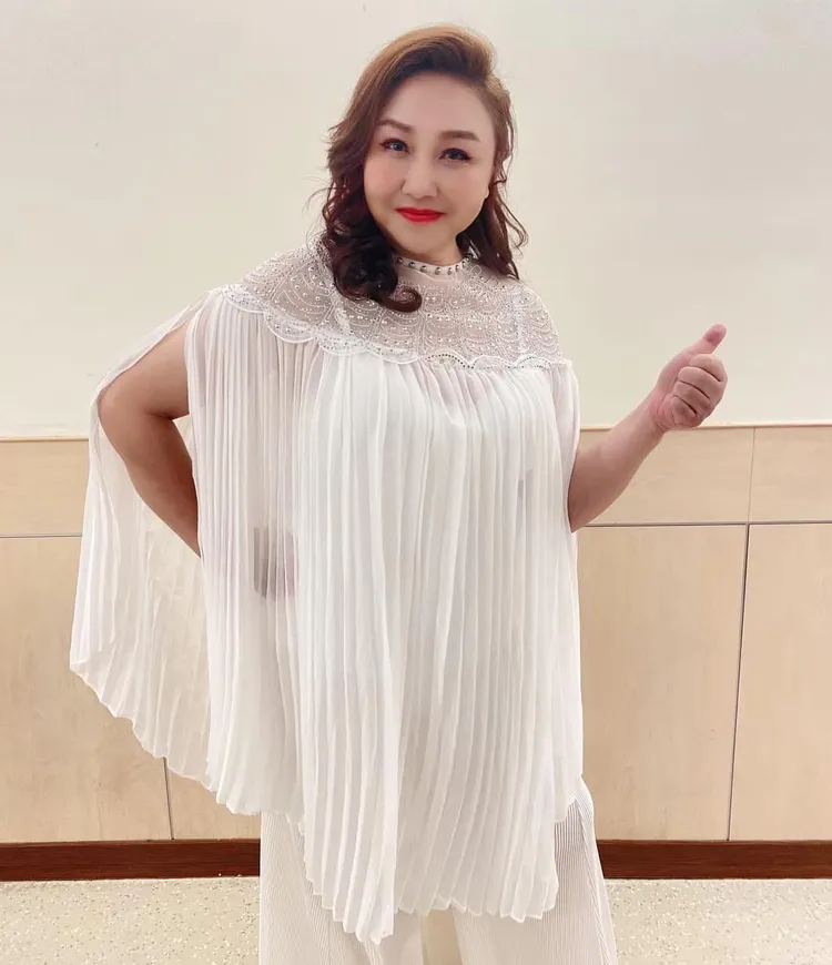 鄭怡從民歌時代唱到今天。翻攝鄭怡臉書