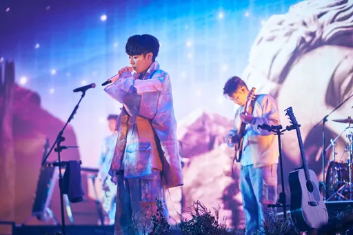 青峰突失聲又莫名發燒 再吐中年危機釣出62歲的她「我還在唱」