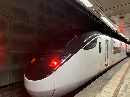 不准罵!多益破550分起薪3萬比之前25K高 台鐵招30名車勤服務員