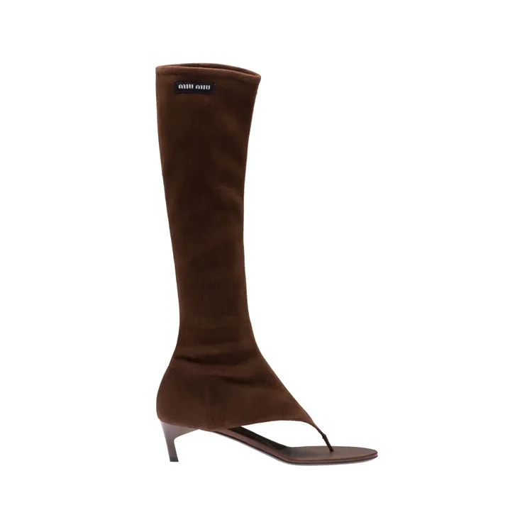 MIU MIU納帕皮革露趾長靴，7萬元。品牌提供
