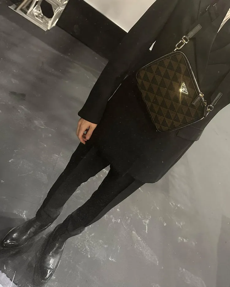 NCT成員在玹在IG上曬出的Symbole系列小方包，也是PRADA本季下的主打款式之一。翻攝_jeongjaehyun IG