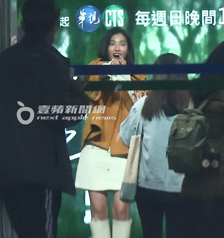 米可白露出相當驚訝表情，十分逗趣。特勤中心攝