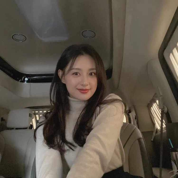 以韓劇《我的出走日記》再翻人氣的金智媛，將與金秀賢搭檔演出新劇《眼淚女王》。翻攝geewonii IG