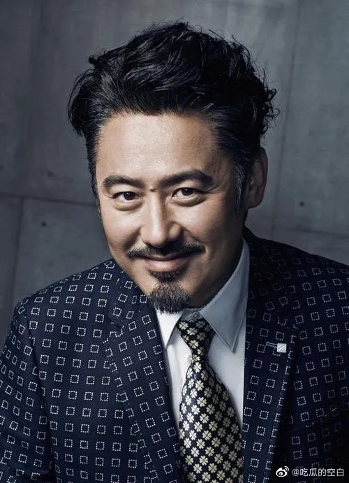 54歲吳秀波曾是中國實力派演員，但因婚外情遭封殺，在演藝圈銷聲匿跡。翻攝吃瓜的空白微博