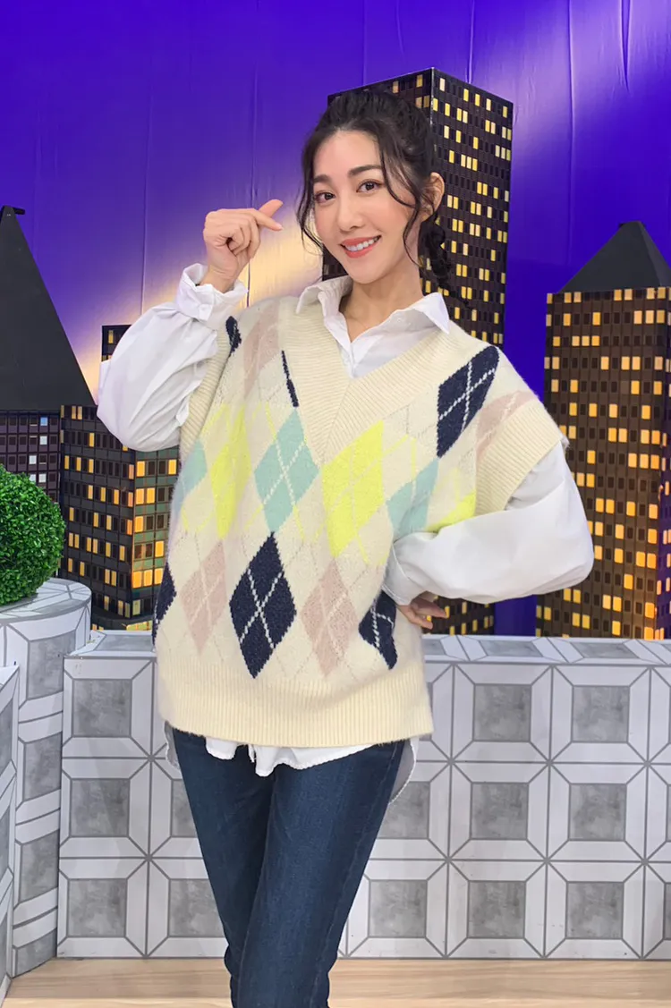 熱戀期一過王晴想跟男友通話，竟然得等上一週，還限時只能講15分鐘。衛視中文台提供