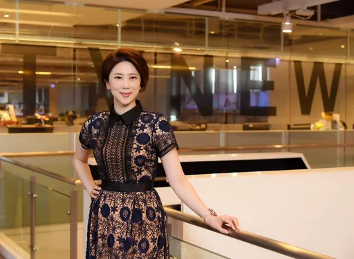 女主播香水噴很重！自曝「我暫時聞不到」　議員：都可邊講邊吃臭豆腐了