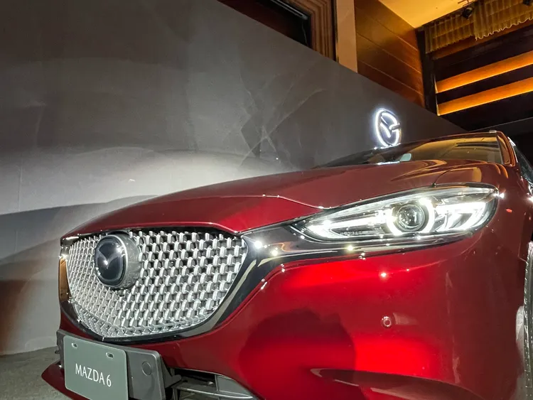 Mazda 6 20th Anniversary Edition車頭以高光澤水箱護罩呈現霸氣氛圍。林浩昇攝